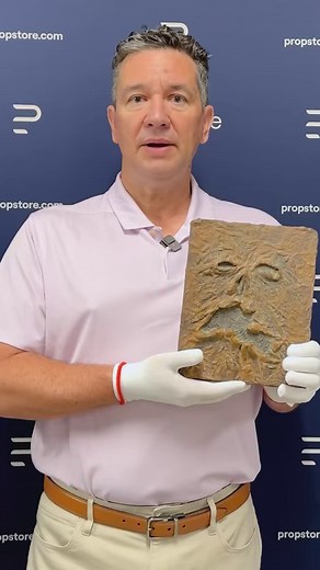 📖 "Klaatu Barada Nikto!" 📖 Considered one of the most important books in horror, this stunt Necronomicon Ex-Mortis from Sam Raimi's Evil Dead II (1987) is a true piece of cinematic history. This ancient tome, discovered by archaeologist Raymond Knowby, unleashed the Kandarian Demon and became a major horror prop in the Evil Dead trilogy. Created as a concept by famed Horror author H.P. Lovecraft, the Necronomicon has terrified audiences since its inception. This specific stunt book, made by Br