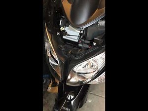 How to change the battery of the Yamaha T-Max 500 (with video)
