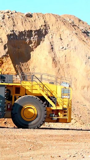 The Komatsu WE 1850, the world's heaviest wheel loader, weighs 270 tons! With a single wheel measuring 4 meters in length, this massive machine is specifically designed for use in large open pit mines. Its 33 cubic meter load-bearing bucket is 7.44 meters wide and, interestingly, even heavier than a passenger plane! A 2,000 horsepower engine is required to operate this colossal beast. A truly impressive machine! Do you think you would like to drive such a loader? Let us know what you think in th