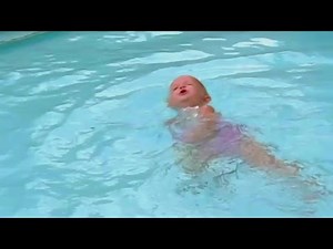 Baby Swims Across Pool (Original Viral Video of Elizabeth Swims)