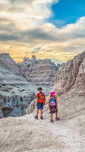 🥾 Confused about all the kids hiking shoes options? ⠀ ☀️It can be overwhelming (and expensive) trying to find a suitable pair of shoes to get kids exploring outdoors. ⠀ 👟When you are just starting out, a regular pair of athletic shoes with good tread can work just fine. ⠀ 🥾But if you plan on hiking more rugged trails or in wet or cold conditions, it may be time to upgrade to a dedicated pair of hiking shoes. ⠀ ➡️There are three main types of kids hiking shoes: 🩴Hiking sandals: Hiking sandals