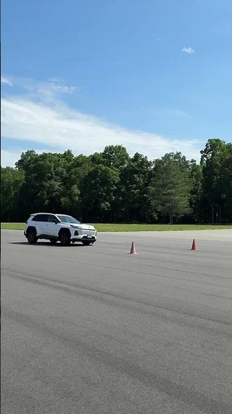 🫎 Moose Test: 2026 Toyota RAV4 XLE Premium Hybrid | Consumer Reports