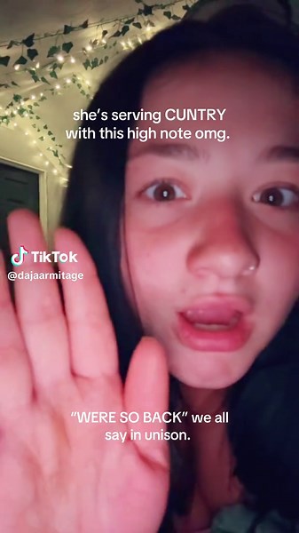 Taylor Swift's Unforgettable Performance of 'Shake It Off'