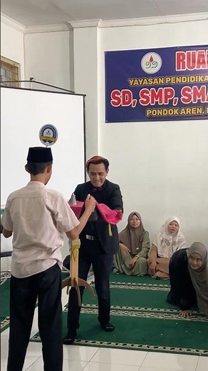 Floating table magic trick #magician #magic #sulap