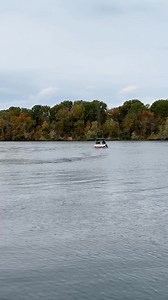 🎶 Big sound, no distortion. 🔊 Two pairs of REV 12 HDs delivering crystal-clear audio across the water — because your lake day deserves a soundtrack this bold. 💥 Shout out to Cody Lambert for sending us this awesome video! #WetSounds #REV12HD #LakeLife #MarineAudio #BoatVibes | Wet Sounds