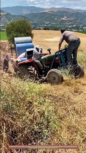 Boden umgraben mit Schwung: Wie ein alter Traktor selbst steile Hänge meistert