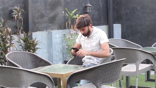 Angry waitress ny bohat bura maara😭 | Adil Anwar