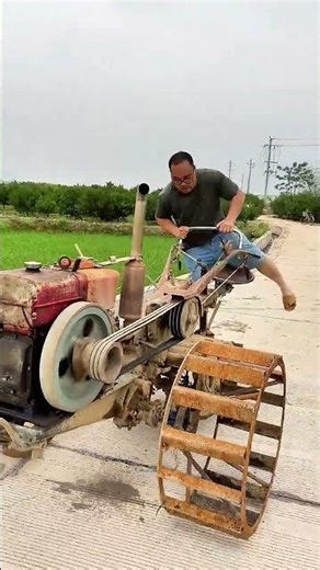 这台耙田机摇几圈响了，这个动作算是老司机了吧 #农村 #我的乡村生活 #抖音新农人