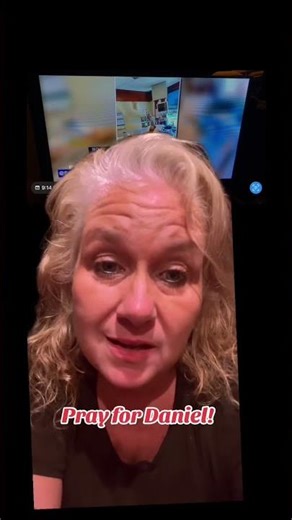 #greenscreen pray for Daniel and his arm