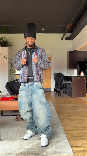 Dean Reid on Instagram: "How to properly style a flannel. . . . . . #fashion #streetwear #reels #outfitinspo #explorepage #fashioninspo #ootd #outfitinspiration #baggy #baggyjeans #baggypants #mensfashion #mensoutfit #howtostyle"