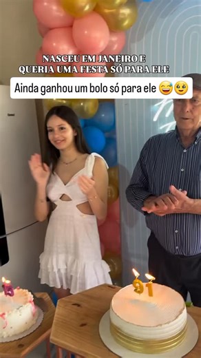 Renata Pretti on Instagram: "A menina também precisou dividir os XV anos dela 🤣🤣 Por @paula_mezzomo"