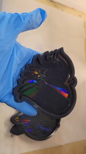 500K views · 17K reactions | Resin ornament DIY #resinmold #pouringblog #resinwork #pouring #epoxy #resinartist #epoxyart #epoxyresin #naptimecreations #resincraft #resinpour #pouringpaint | Art by Tish | Facebook