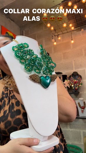 "💎✨ Collares artesanales con cristales y corazón de alas, un símbolo de amor y pureza 💖. ¡Perfectos para regalar o regalarte! #CollaresArtesanales #Cristales #CorazónDeAlas" #Artesanal #bisuteriaartesanal | Bisutería de Moda Collares y Pulseras