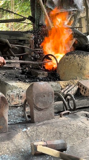 6.4K views · 18 reactions | This is how to straighten the car shock absorber iron, it's really cool #fblifestyle #blacksmith #blacksmithing #metalart | Seni Kerajinan | Facebook