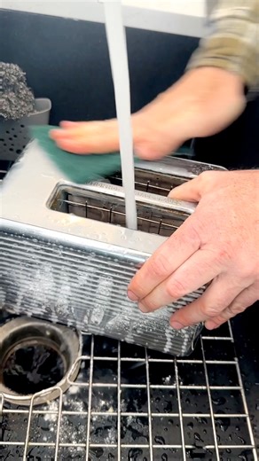 184K views · 286 reactions | Toaster cleaning hack #cleaning #cleaningtips #hacks | Jennifer Harrison | Facebook