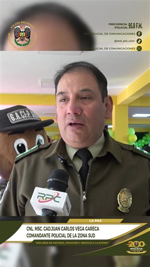 #RPC I #PoliciaBoliviana El Comando Policial de la Zona Sud, junto al Grupo de Apoyo Civil a la Policía GACIP Sud y la Unidad de Canes K9, recordó el Día del Adulto Mayor con una jornada especial que incluyó dinacas y la entrega de un refrigerio a los adultos mayores de la zona. La actividad tuvo como objetivo rendir homenaje, compartir y valorar la experiencia y sabiduría de nuestros adultos mayores, fortaleciendo los lazos de cercanía entre la Policía Boliviana y la comunidad. #IntegridadDigni