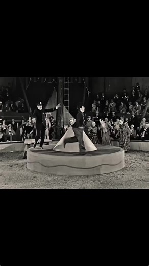 👑 Old Is Gold – Comedy That Ruled The World 🌍 😂 Comedy Without Sound, Impact Without Limit 🌍 One Man. One Hat. A Billion Smiles. 🏆 The Original King Of Comedy | Charlie Chaplin #USA #UnitedStates #UK #London #Germany #Deutschland #Romania #Africa #SouthAfrica #GlobalComedy #InternationalComedy#CharlieChaplin #OldIsGold #SilentComedy #ClassicComedy #ComedyLegend #VintageComedy #WorldComedy #TimelessComedy #ComedyHistory #GoldenEra #LegendaryComedy #FunnyClassic #SilentFilm #OldMovies #FilmLe