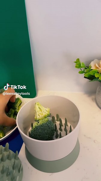 This easy-to-use Veggie Ricer effectively breaks up fresh cauliflower and broccoli florets into rice-sized pieces without crushing, and with less fuss than using a box grater or food processor. It also lets you control the size of the pieces to avoid over-processing, which creates a mushy texture. Link in bio. #veggiericer #veggies #healthyeating #broccoli #cauliflower #veggiericebowl #fyp #shopnow🛍