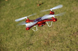 Syma X5UC & X5UW Wifi & FPV HD Camera Quadcopter Review http://www.xheli.com/56h-x5uw-wifi-sd.html http://www.xheli.com/56h-x5uc-headless-sd.html | XHeli