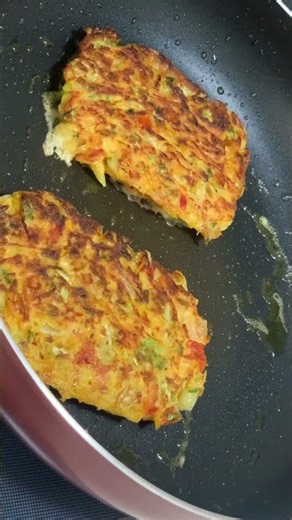 These Crispy Potato & Egg Pancakes Taste Even Better Than Meat Patties!