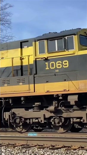 NS SD70ACe #1069 (Virginian Railway Heritage Unit) flys by!