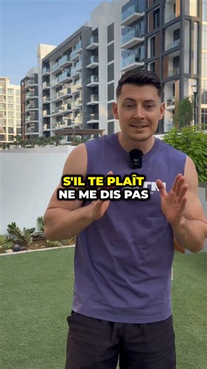 Si ce programme t’intéresse, commente “4 jours” (sur Instagram) et je te l’envoie gratuitement ! Tu dois arrêter de faire 1 muscle par jour. Le problème ? Tu ne travailles chaque groupe musculaire qu’une seule fois par semaine, ce qui est loin d’être optimal. On sait maintenant que stimuler chaque muscle 2 fois par semaine est bien plus efficace pour les développer. Je te donne le programme exact que je ferai si je voulais maximiser la prise de muscle en un minimum de temps. Je ferais 3 séances 