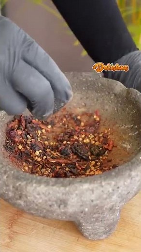 How to make your own dried chili powder.