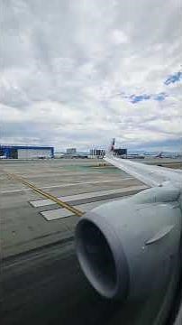American Airlines Boeing 737-800 power its way into the sky from LAX)on its nonstop flight to DCA