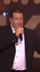 Nelis en Leentje dat waren twee mensen... 🎶🎉 Stef Ekkel zong tijdens Muziekfeest van het Jaar 2024 de klassieker 'De Woonboot'! 🌊 Welke klassieker mag er dit jaar niet ontbreken? 🤩 | Muziekfeest van het Jaar