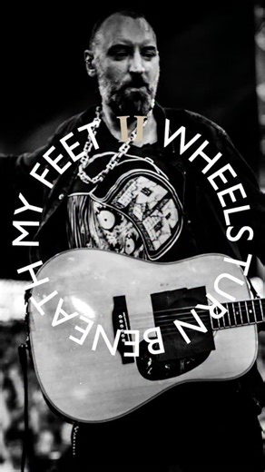 “One of the band’s favorites. A difficult song to get through emotionally… but the more emotion we allow to escape into the playing and singing, the better it sounds…” 📷 @tommynlance | Fink