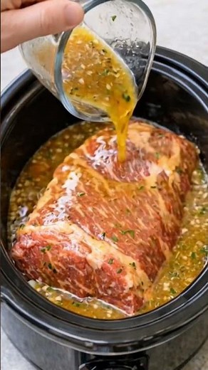 🥩 Slow Cooker Garlic Herb Beef Roast