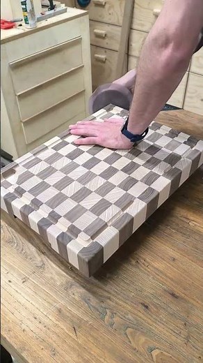 Comment je fabrique une planche à découper haut de gamme en bois 🪵 #endgrain #woodworking