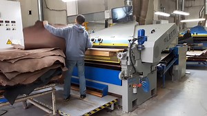 Buffing heavy leather for belts on Aletti belt buffing machine #leatherforbelt #leatherforbelts #beltleather #vegtan #vegetabletannedleather #cuir #tannerie | Aletti Italia