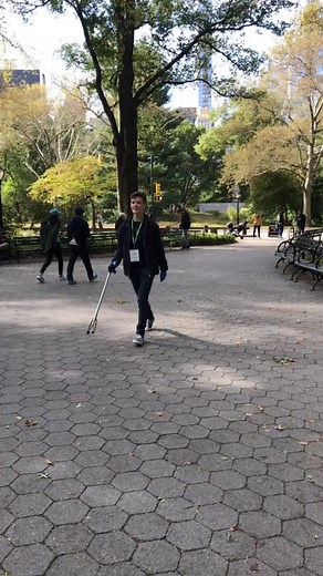 Sim taking part in cleaning NYC 🗽