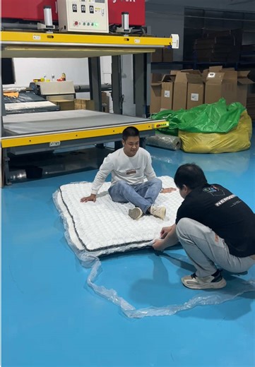 The magical compression mattress. Once opened, immediately returns to its original shape #factory #furniture #mattress #compressionsofa #livingroom