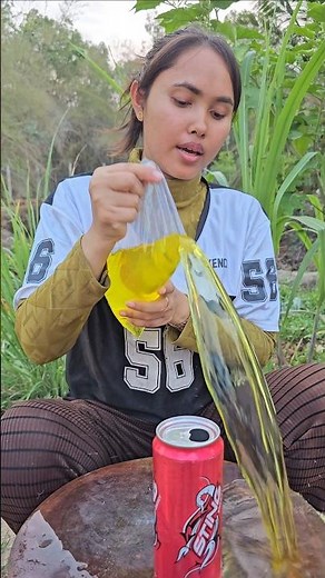 Mom skills show how to save water in forest #survival #outdoors #camping #lifehacks #bushcraft