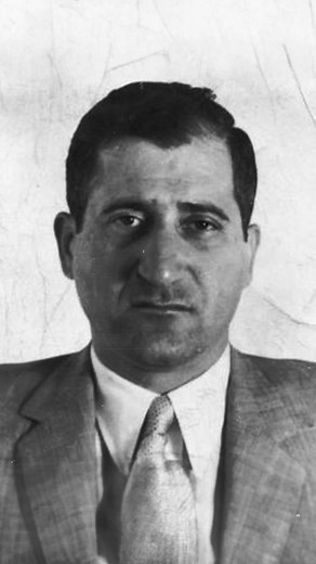 Johnny Pops Papalia: The Untold Story of Canada's Most Feared Mobster We trace the life of Johnny Pops Papalia from his birth in 1924 Hamilton, Ontario, to his ascent as a fearsome mob boss, and finally to his tragic demise in 1997. Discover the stories of his notorious violence, his soundproof torture chamber, and his stronghold over both the criminal and legitimate worlds. Join us as we delve into the complex and thrilling world of one of Canada's most infamous mobsters. #JohnnyPopsPapalia #Un