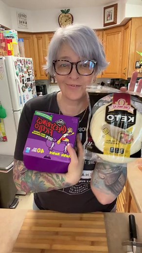 #lowcarbrecipes #cheesestrings #ketorecipes #EasyRecipes #cookingforone #cookingfortwo #momsover50 #healthymomsclub #snackideas #easysnackideas #cheesesticks #lunchboxideas #lunchboxgoodies | Sheryl Pike