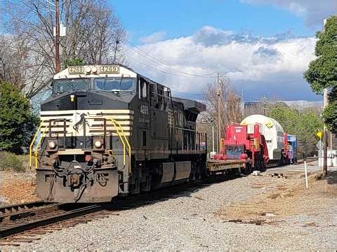 CSX S888-19 crossing Tryon St w/ P5 NS C6M 4269 leading solo