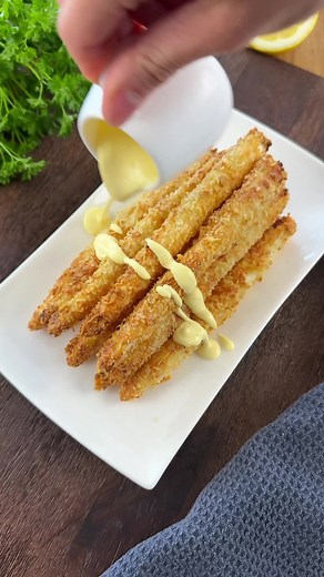 Knuspriger Spargel mit Parmesanpanade im Airfryer