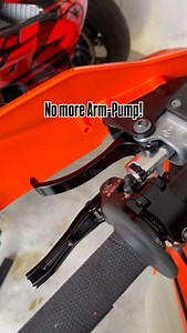 The BSZ Easypull clutch lever reduces pull force by up to 45%. Combine it with our matching brake lever set – compatible with Brembo and Braktec controls. EU-wide shipping, available now in our shop. 🏆💥 #bszparts #supermoto #enduro #stuntriding #ktm | BSZ Parts