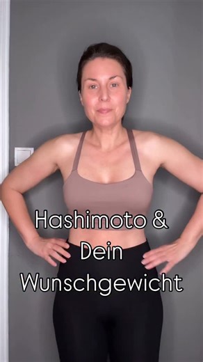 💕 Hashimoto & Dein Wunschgewicht 💕 Zunehmen oder nicht abnehmen können ist eines der am meisten auftretenden Symptome bei Hashimoto. Das hat etwas mit dem verlangsamten Stoffwechsel zu tun. Aber da Hashimoto eine systemische Erkrankung ist, sprich der ganze Körper betroffen ist, kann es noch viele andere Ursachen geben. 💕 Bei mir war die Perimenopause Schuld daran, dass ich in den letzten zwei Jahren Stück für Stück immer ein bisschen mehr zugenommen habe. Wie ich die ungewünschten Pfunde wie