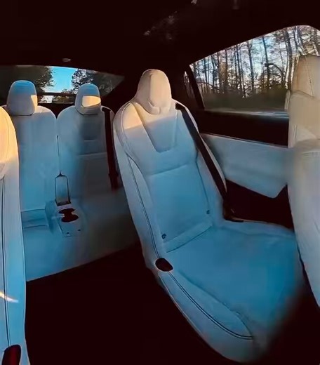 3 things you didn’t know about Tesla FSD.1. Tesla has multiple computers running at the same time. If one fails, another instantly takes over.2. It doesn't follow fixed rules. It learns patterns. That's why it keeps getting better over time.3. FSD doesn't need lane lines to drive. It reads the road in real time like a human.Which one surprised you the most? 👀