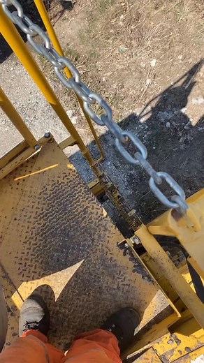 Tell me Why caterpillar it’s so simple#dieselapprentice #mechanic #bluecollar #foryoupage #diesel #fix #foryou #work #construction #fyp #machine | Noam Zaruvel