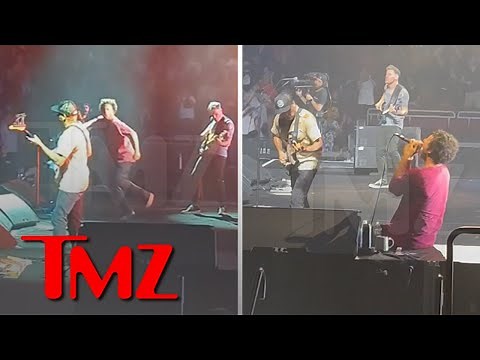 Rage Against the Machine's Zack de la Rocha Suffers Leg Injury on Stage | TMZ