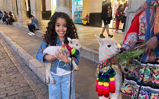 Goiana de 7 anos vence concurso de miss mirim no Peru