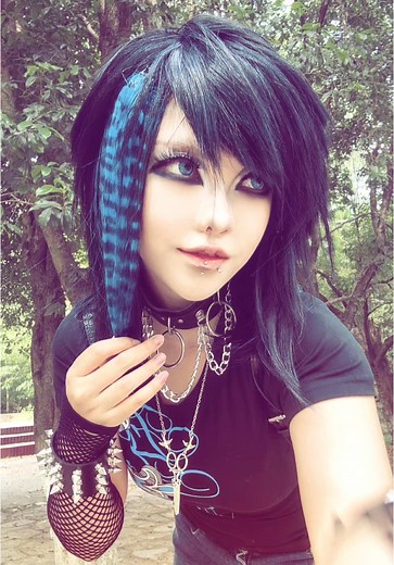 Emo Girl Fashion: Styles and Trends for 2023