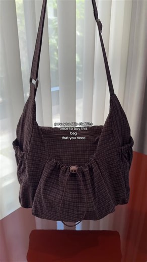 Stylish Shoulder Bag for 16-Inch MacBook Users