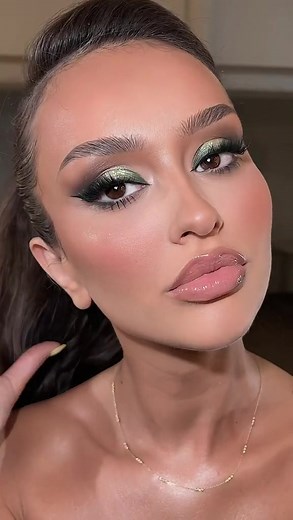 Green Glam Makeup Ideas and Tutorials