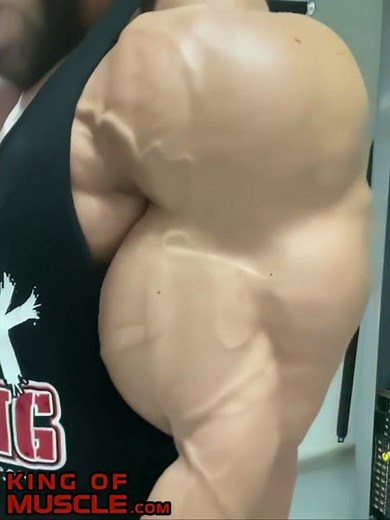 GIGANTIC Bicep Flexing